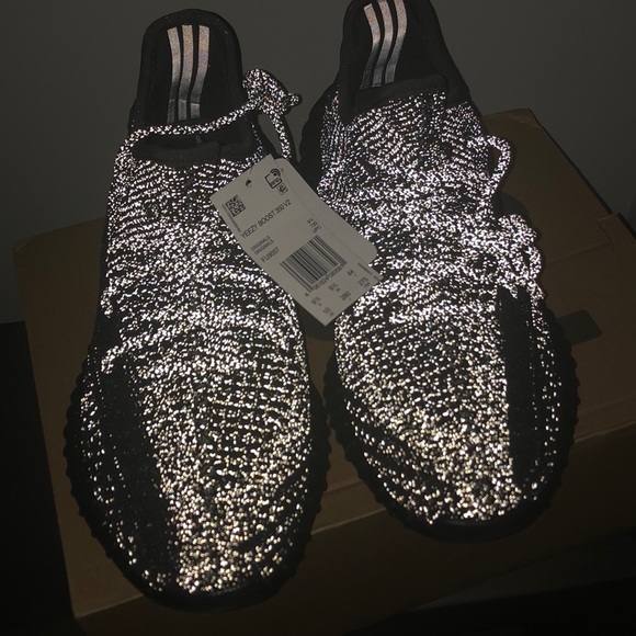 Yeezy Boost 350 V2 “Static Black” - Picture 2 of 8
